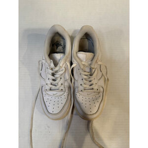 Boys Nike Sneakers White Size 1 (Little Boy)